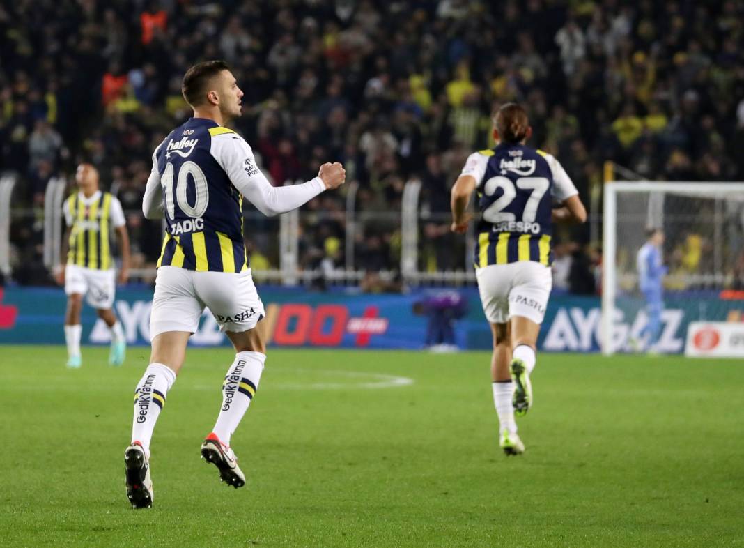 Fenerbahçe Fatih Karagümrük maçından çok özel fotoğraflar: Geri dönüş coşkusu tribünlere böyle yansıdı 51